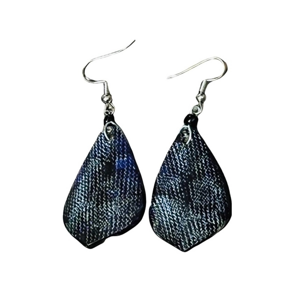 Horn earrings handmade in Africa. Benefits charity